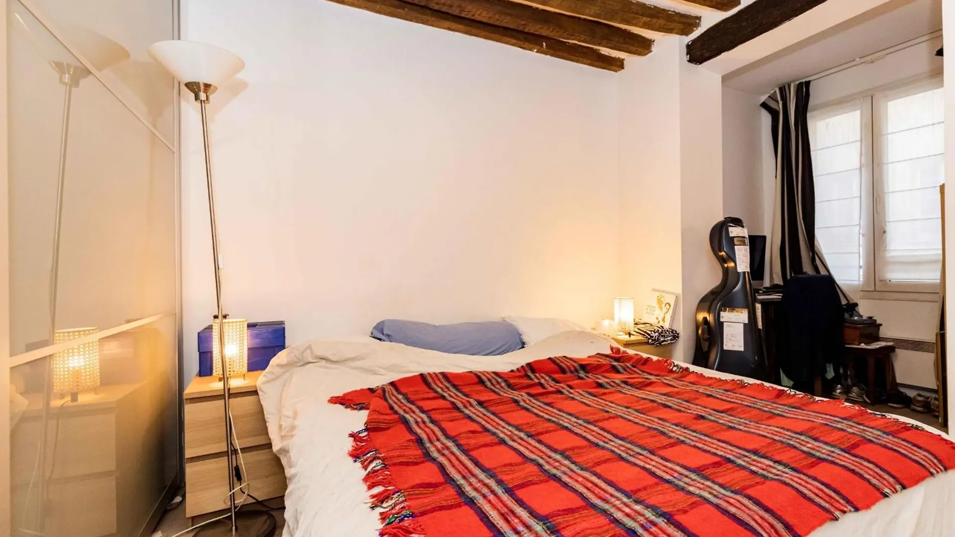 Nice Cocoon In The Center Of Paris Apartment