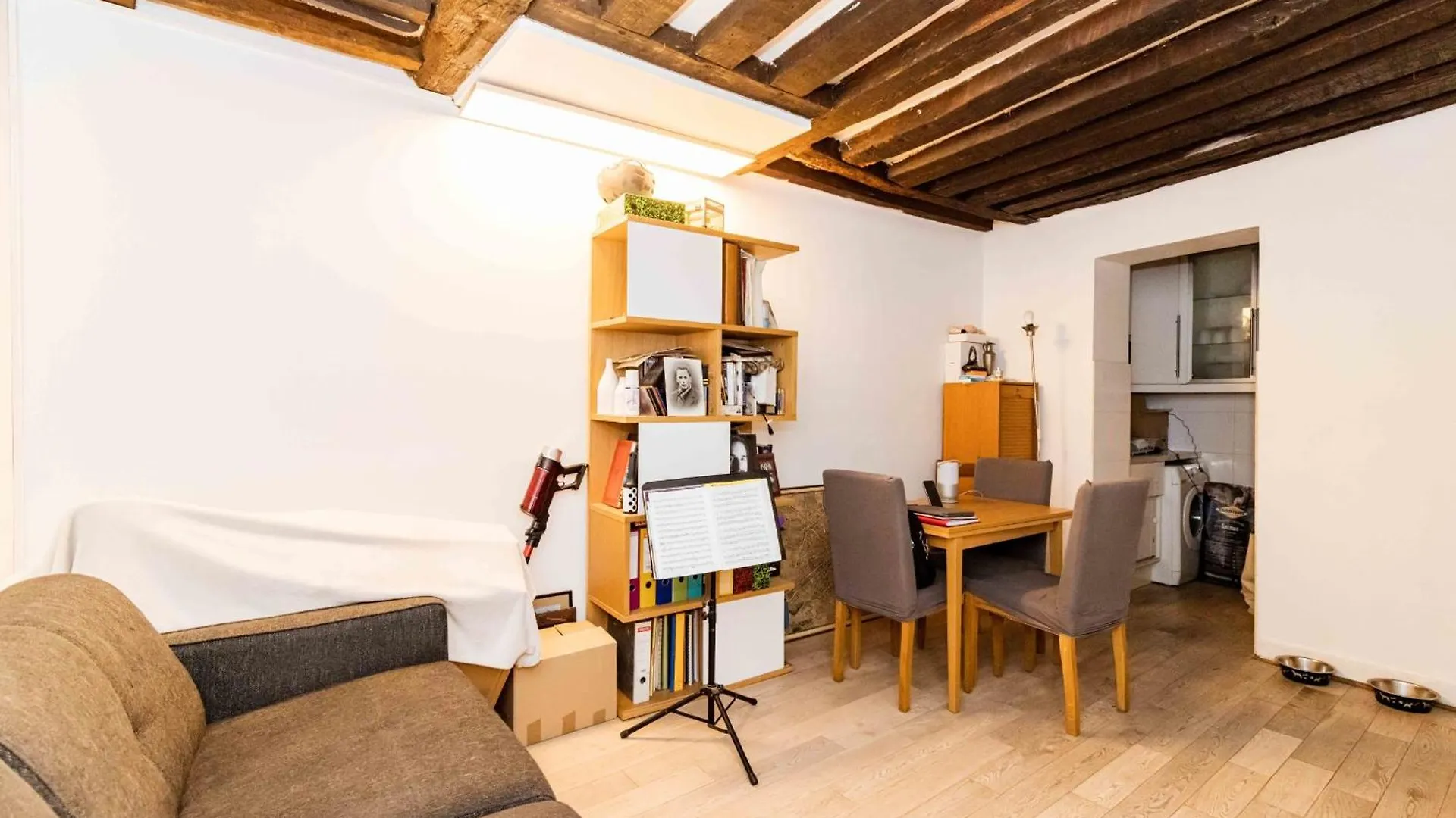 Nice Cocoon In The Center Of Paris Apartment